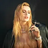 Bella Thorne голая #12185