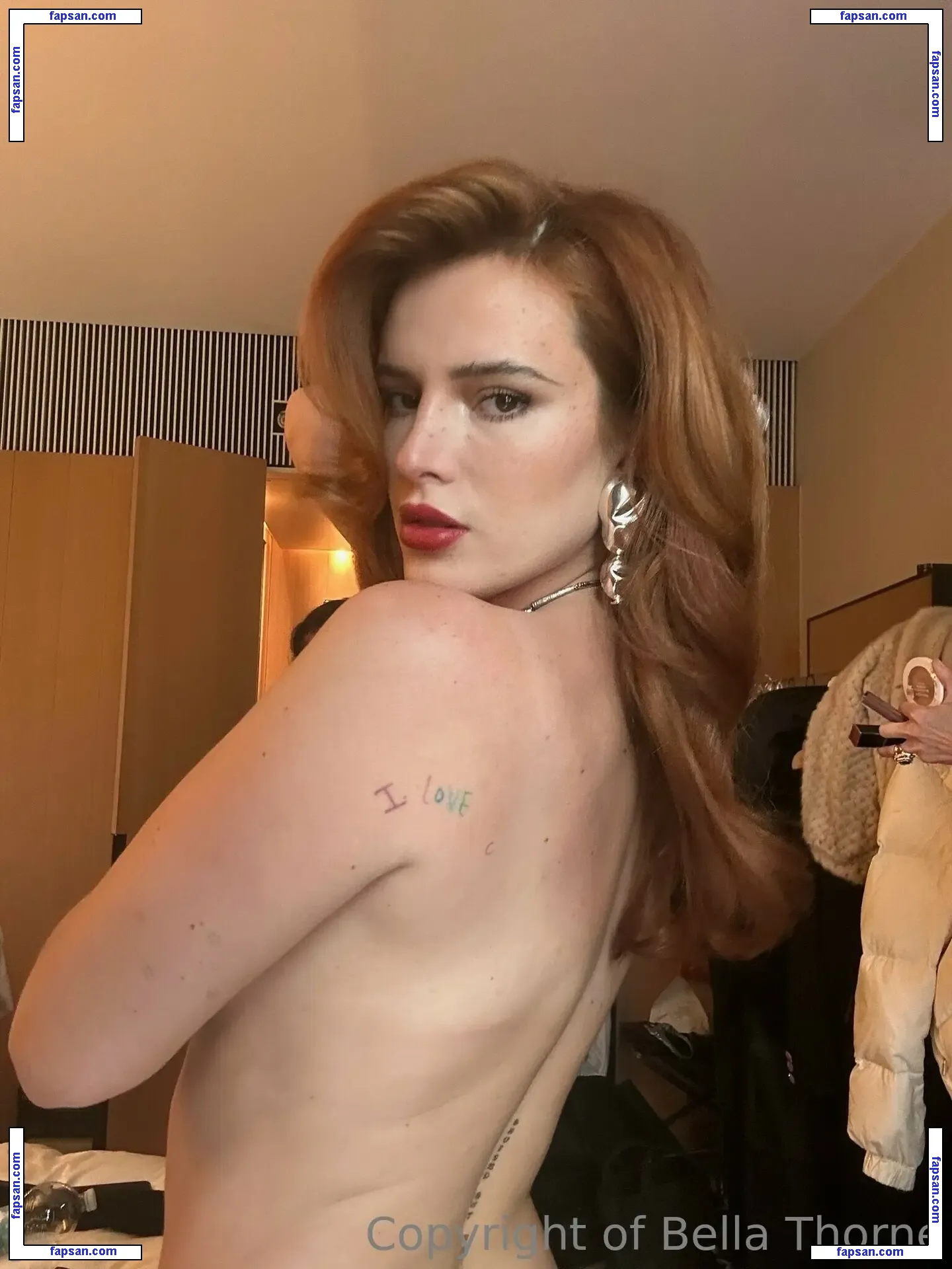 Bella Thorne голая фото #13098 с Онлифанс