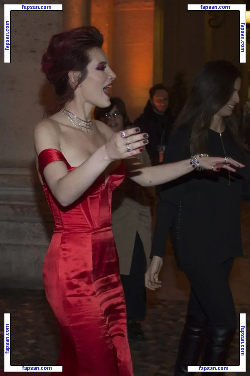 Bella Thorne голая фото #1153 с Онлифанс