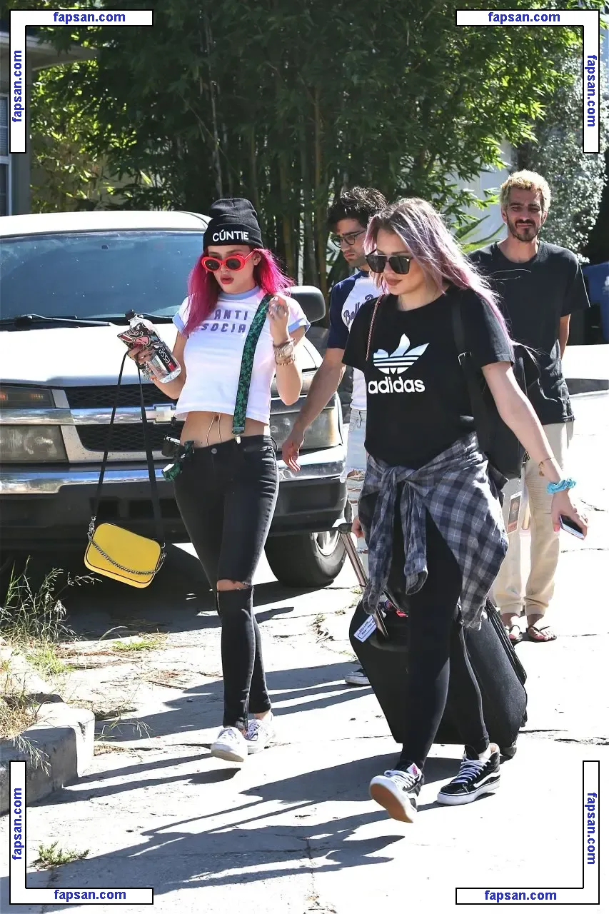 Bella Thorne голая фото #2366 с Онлифанс