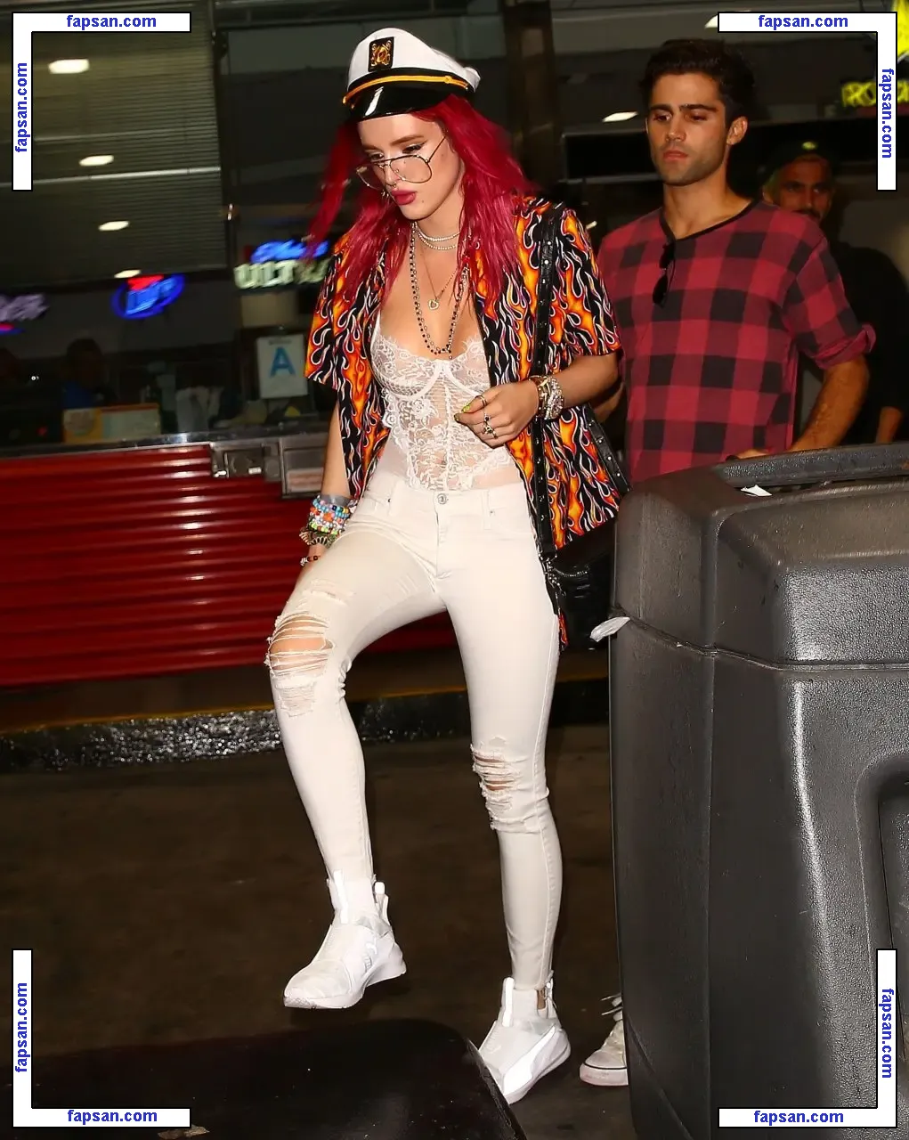 Bella Thorne голая фото #2556 с Онлифанс