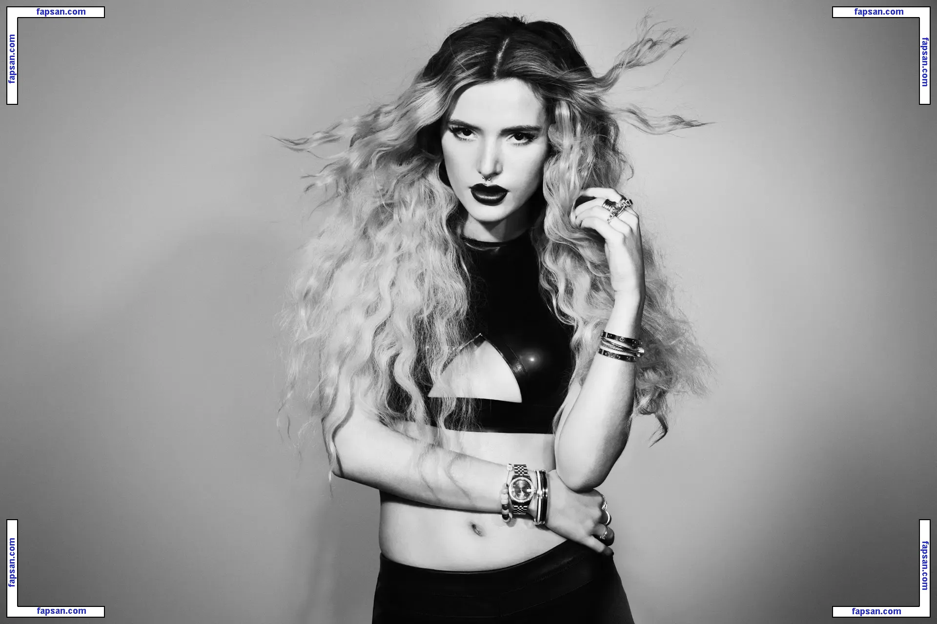 Bella Thorne голая фото #3020 с Онлифанс