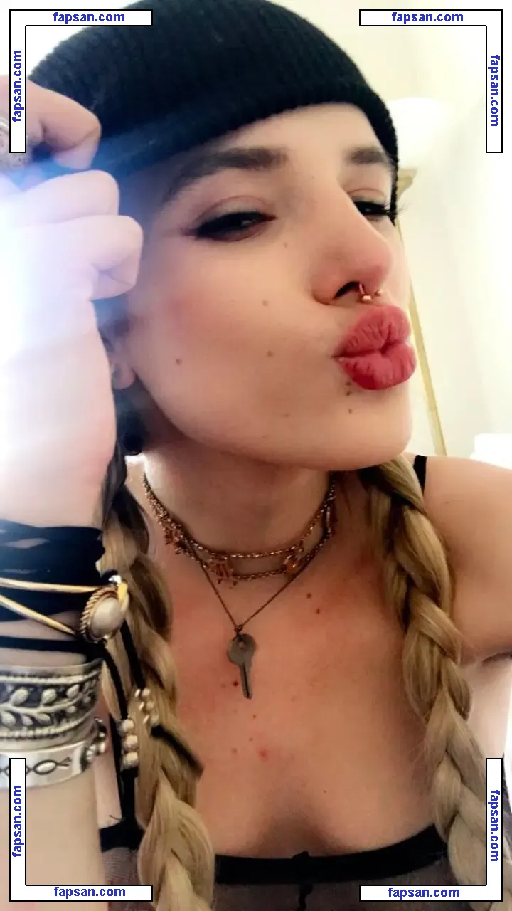 Bella Thorne голая фото #3306 с Онлифанс