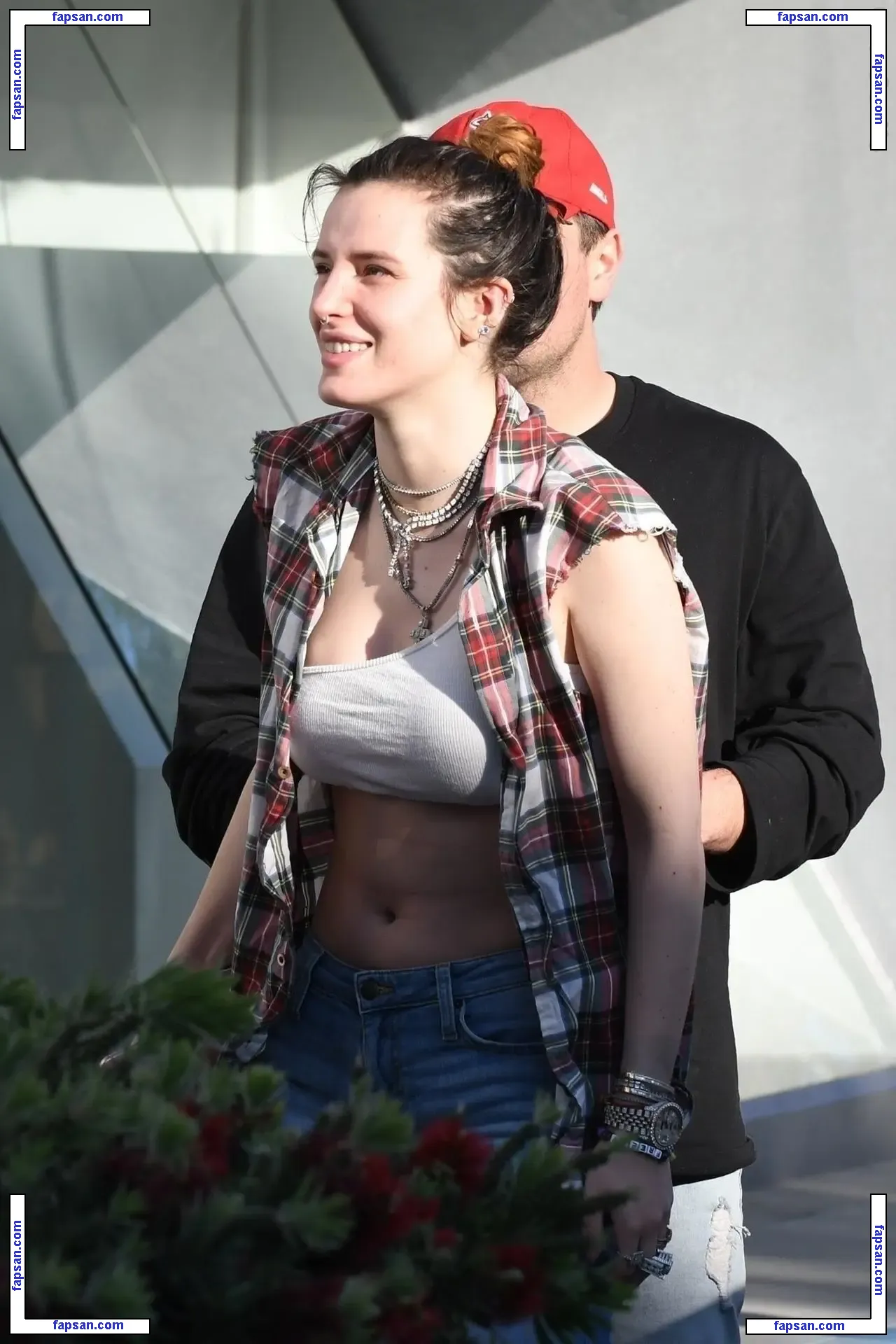 Bella Thorne голая фото #6388 с Онлифанс