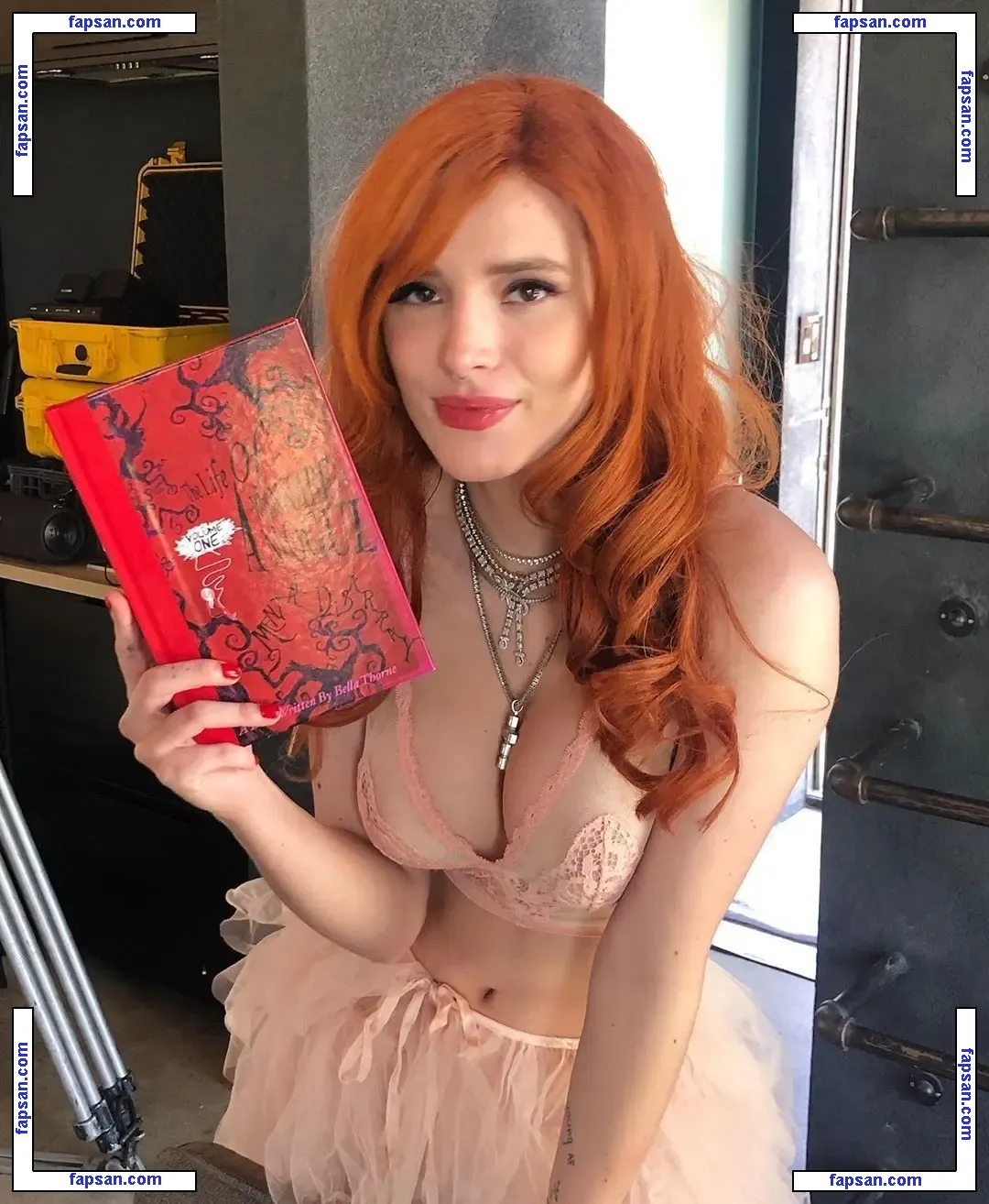 Bella Thorne голая фото #6833 с Онлифанс