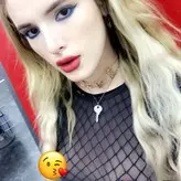 Bella Thorne голая #6075