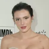 Bella Thorne голая #8173