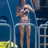Bella Thorne голая #8471