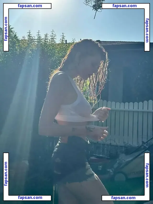 Bella White nude photo #0123 from OnlyFans