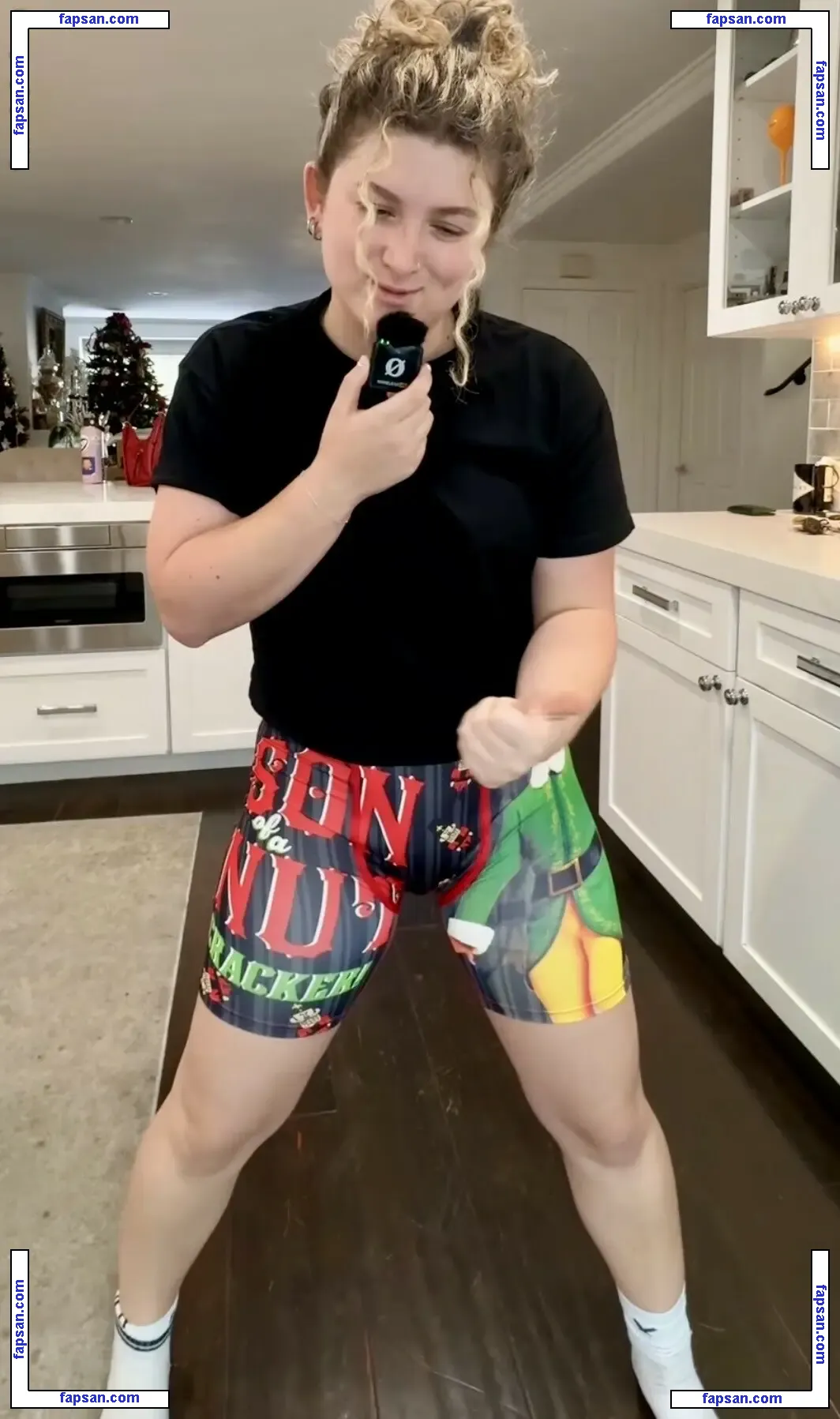 Belladeserio nude photo #0002 from OnlyFans