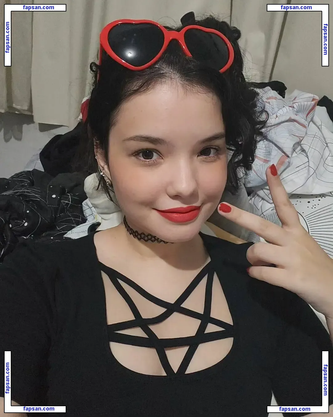 bellaplaysofficial nude photo #0001 from OnlyFans