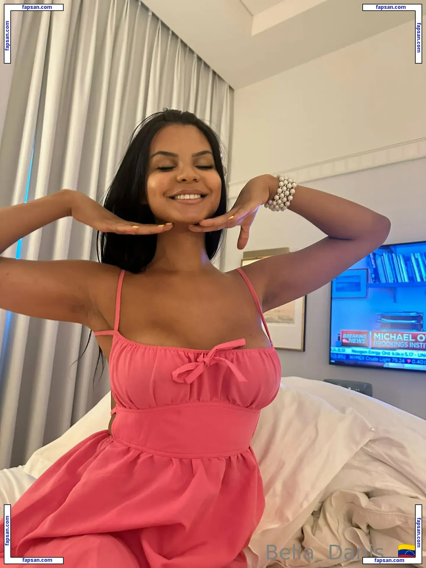 bellapussy25 nude photo #0069 from OnlyFans