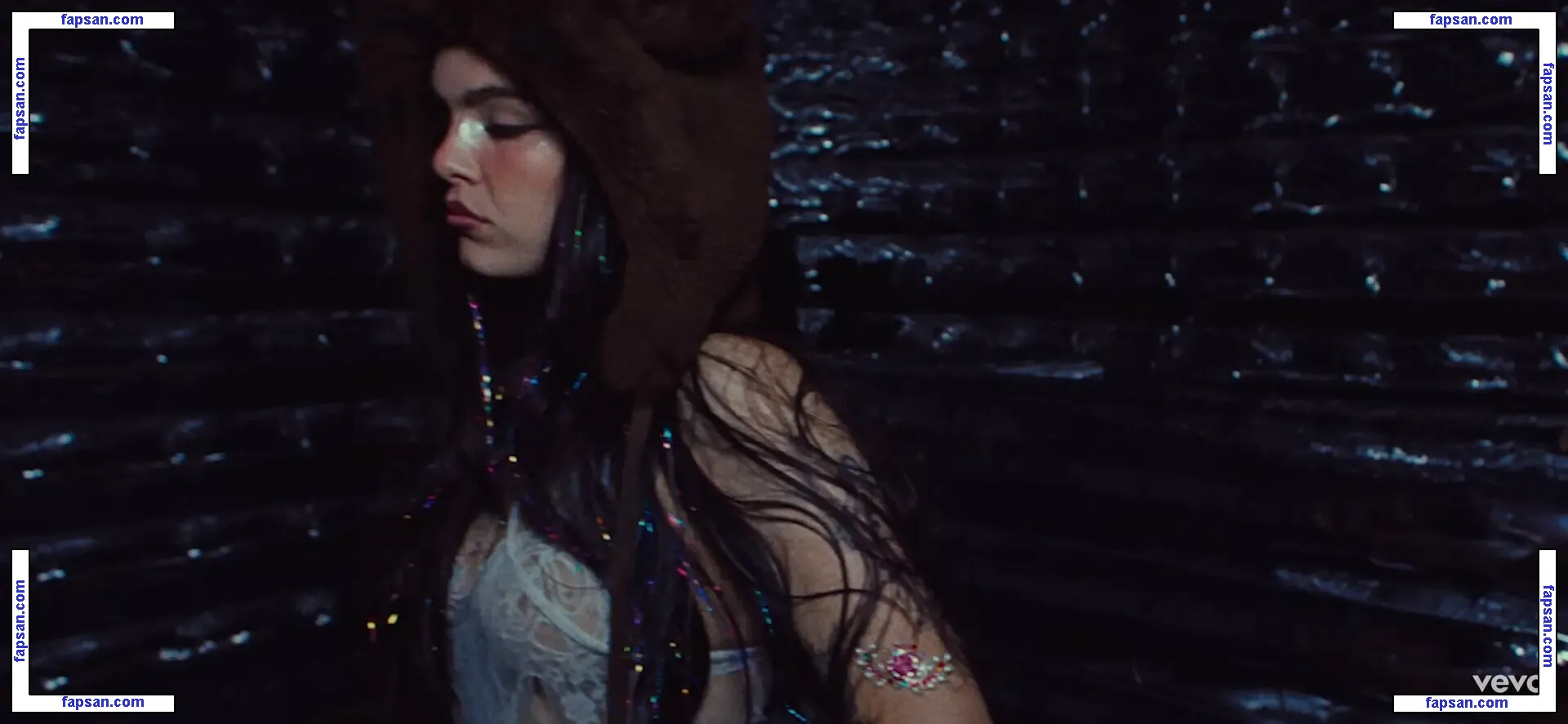 Benee голая фото #0029 с Онлифанс