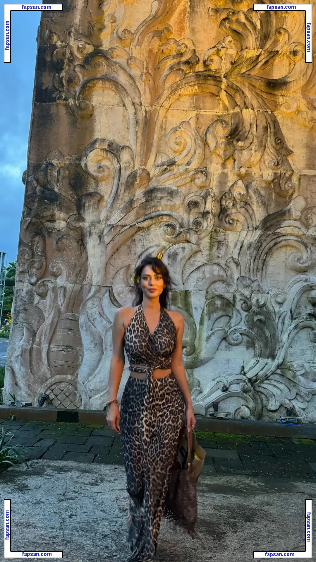 Berna Calanthe nude photo #0002 from OnlyFans