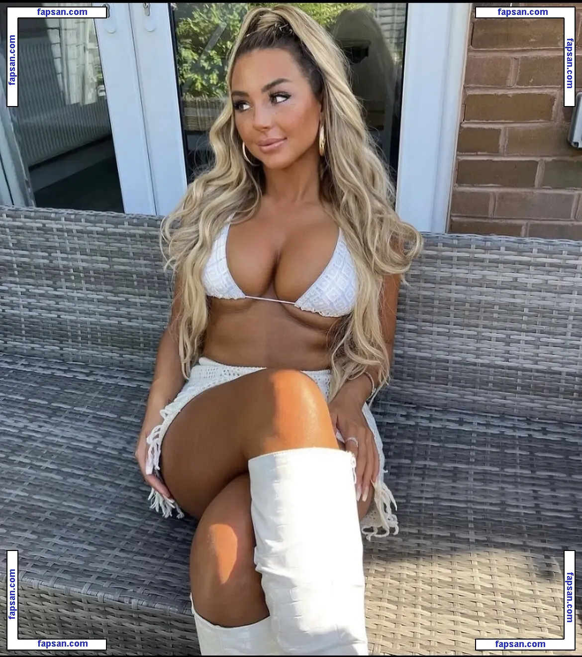 Beth Amelia nude photo #0037 from OnlyFans