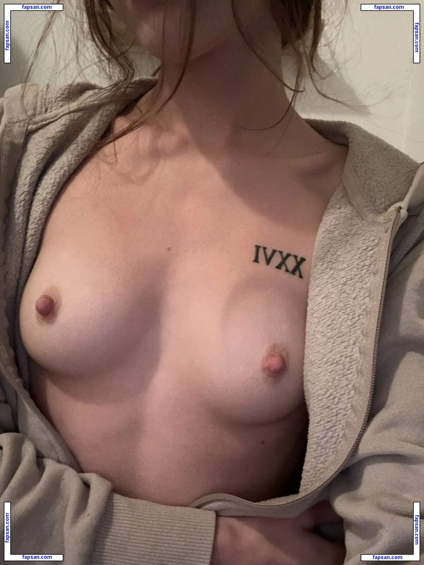 Bethaniexo nude photo #0004 from OnlyFans