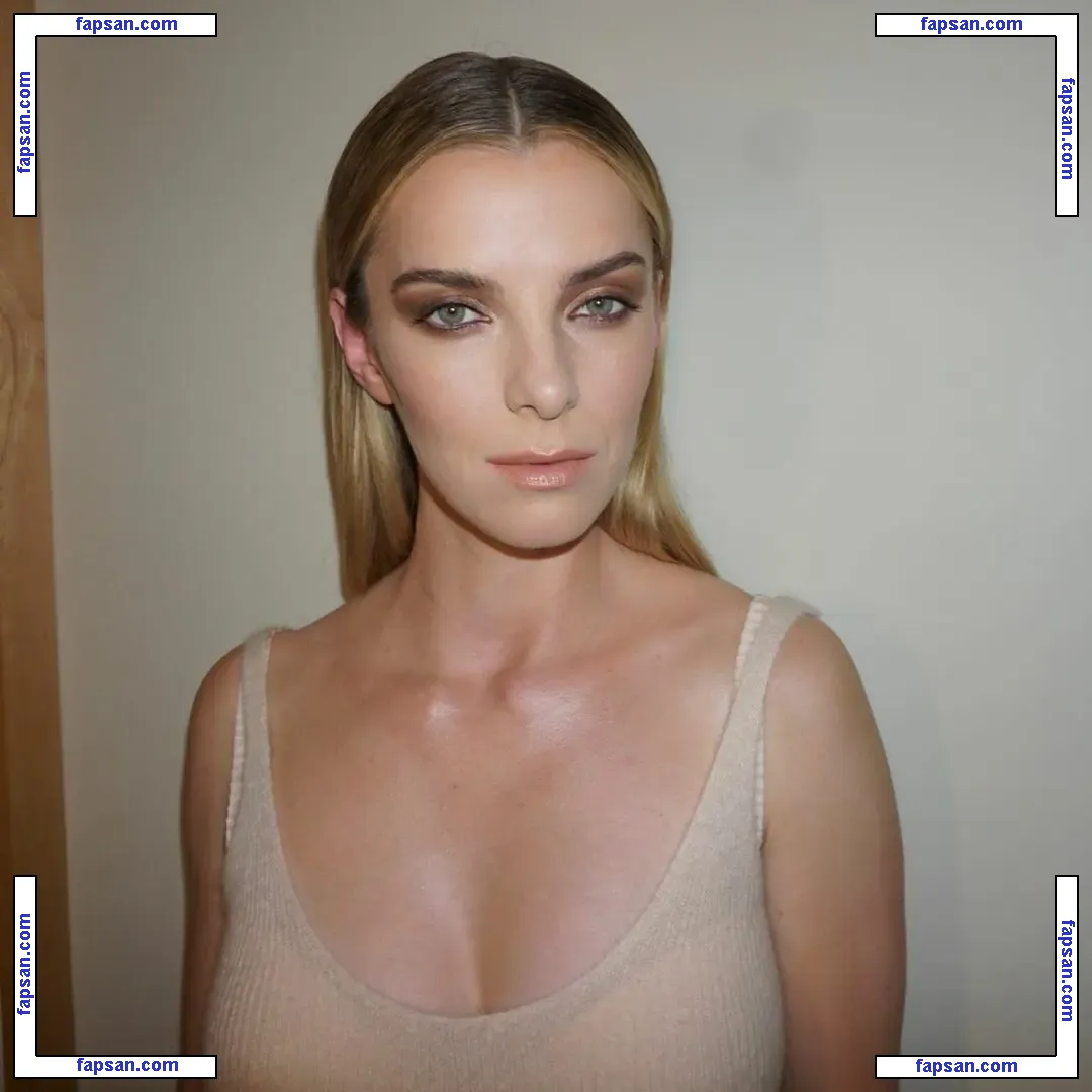 Betty Gilpin nude photo #0143 from OnlyFans