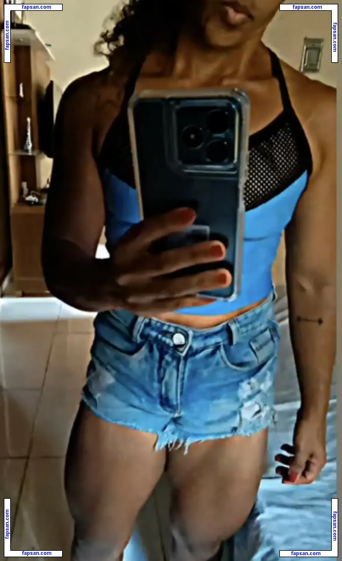 Big / huge clit girls голая фото #0002 с Онлифанс