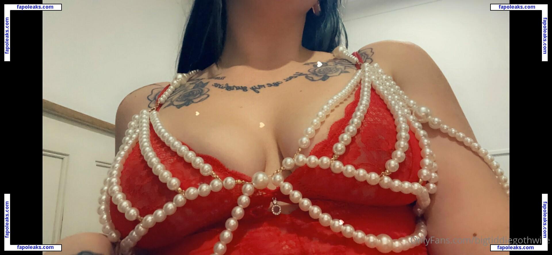 bigtiddiegothwife / vampiriczlut nude photo #0014 from OnlyFans