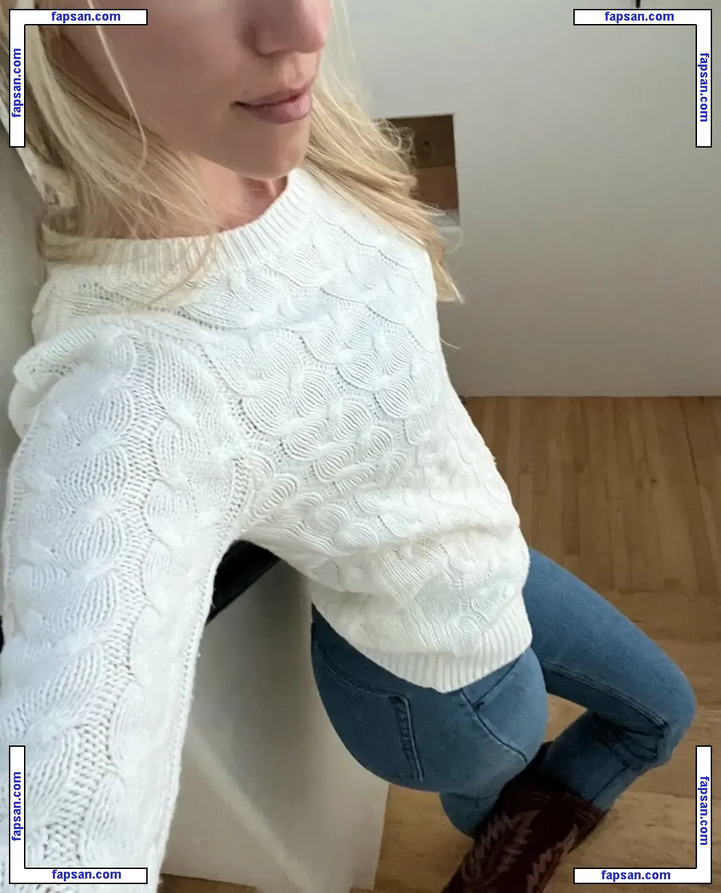 Blonde Mel nude photo #0011 from OnlyFans