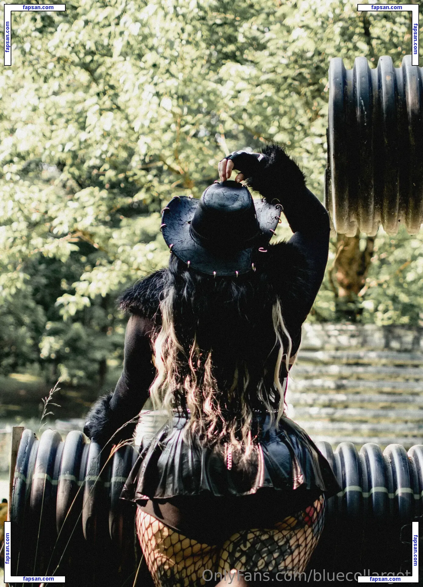 bluecollargoth nude photo #0004 from OnlyFans