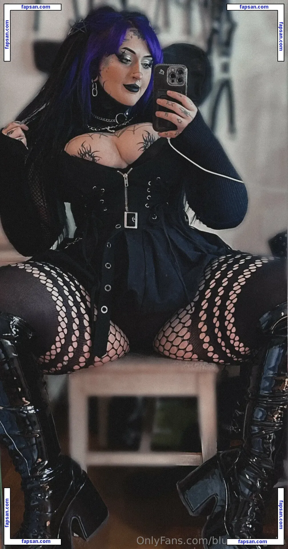 bluecollargoth nude photo #0013 from OnlyFans