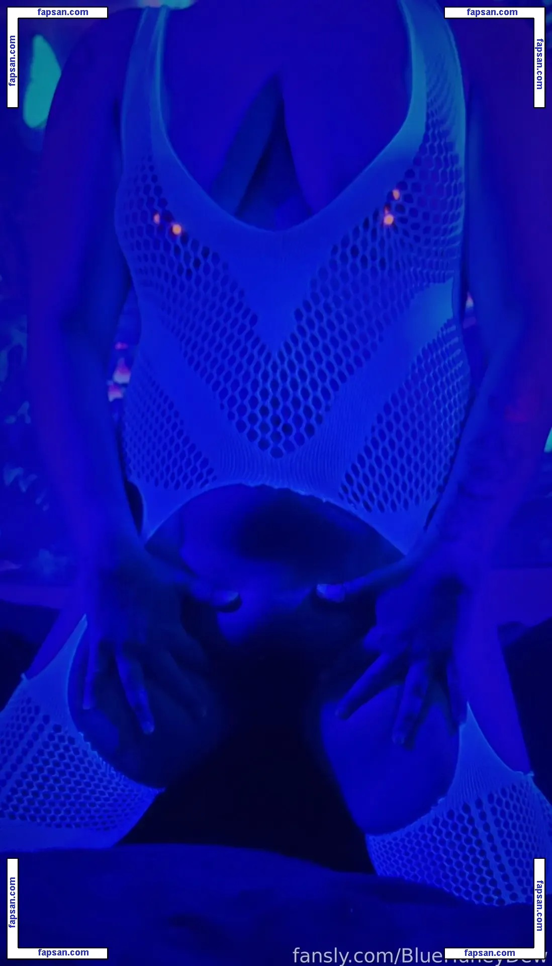 BlueHuneyDew nude photo #0006 from OnlyFans