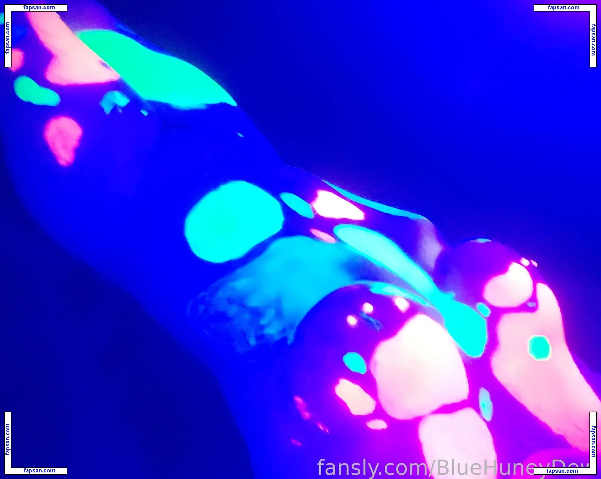 BlueHuneyDew nude photo #0007 from OnlyFans