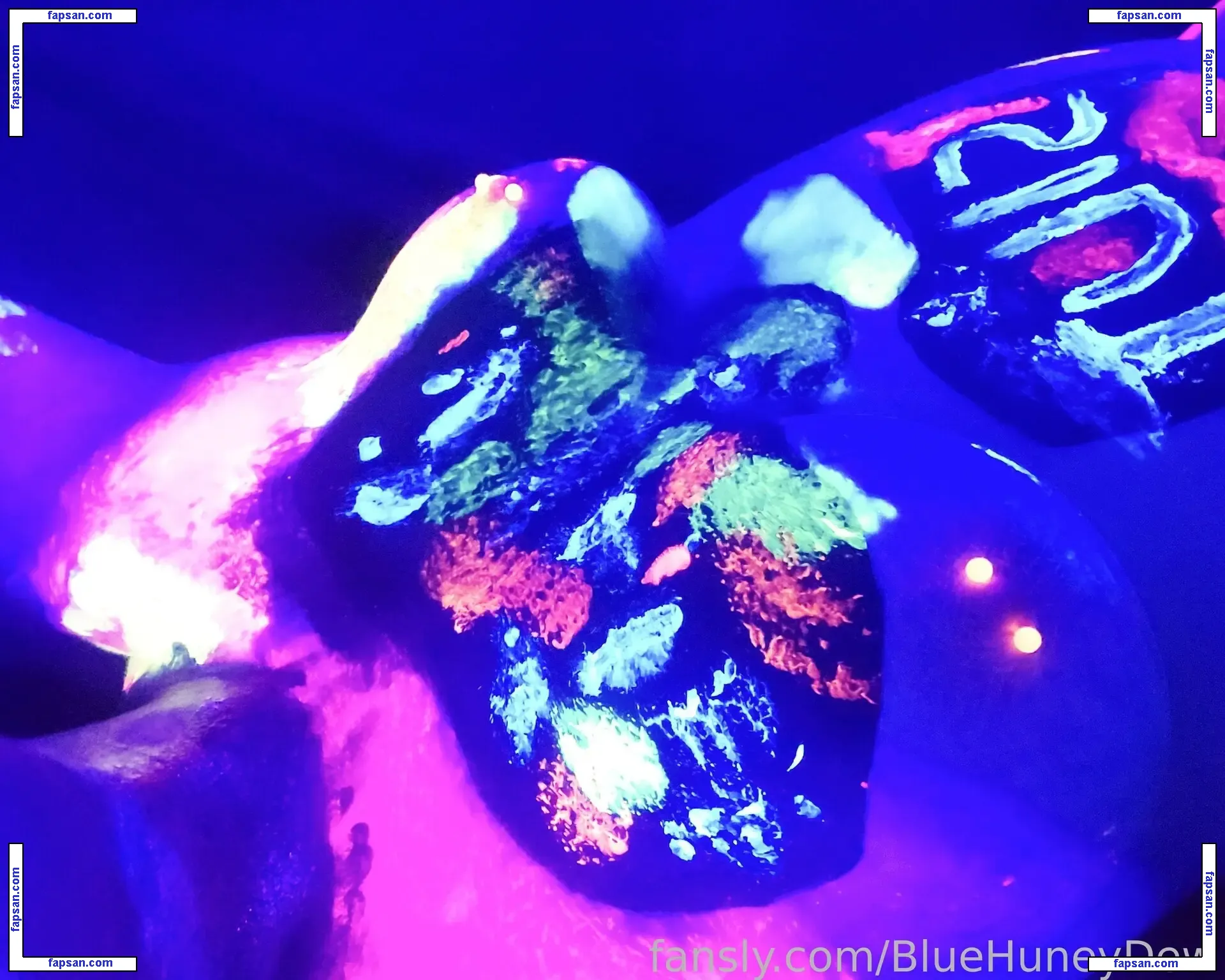 BlueHuneyDew nude photo #0020 from OnlyFans