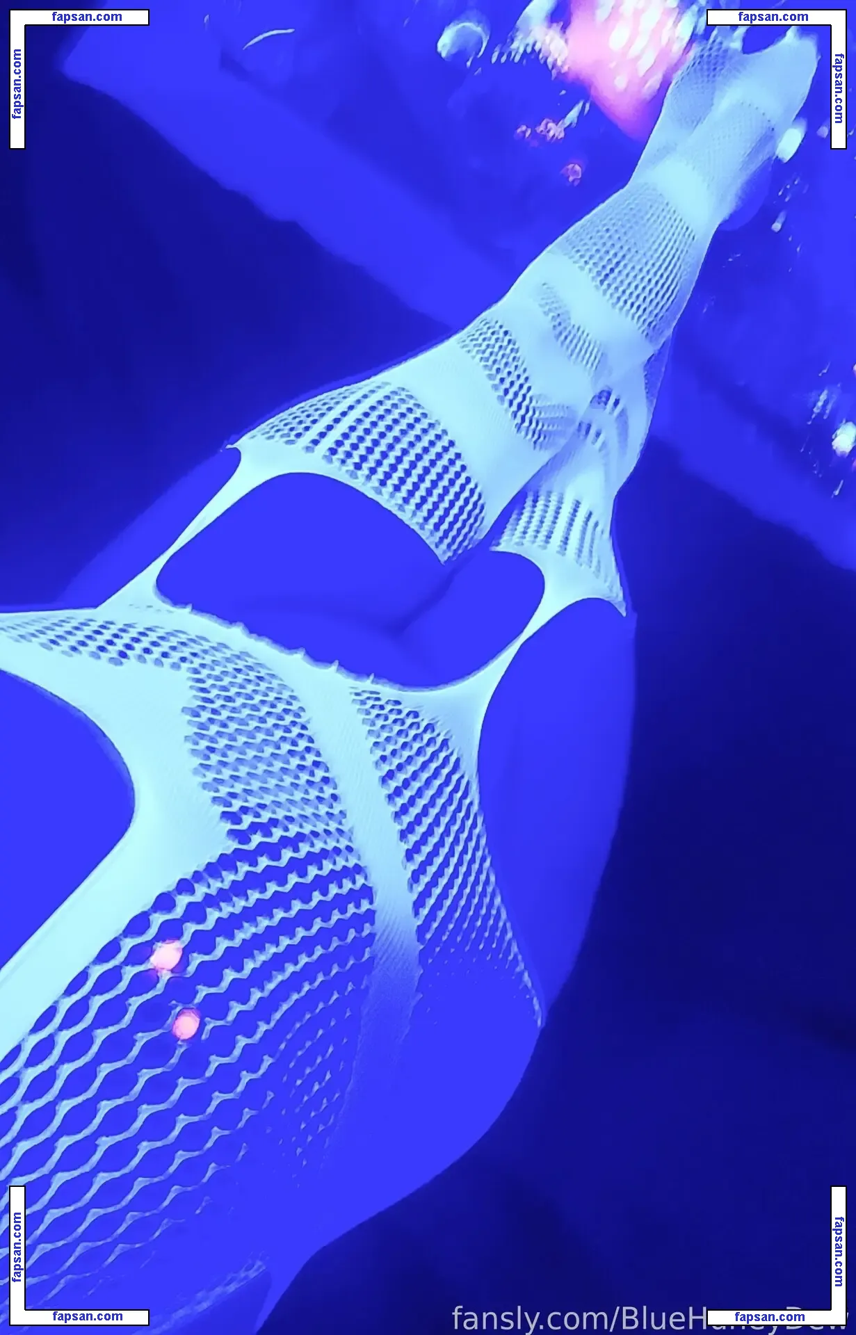 BlueHuneyDew nude photo #0021 from OnlyFans