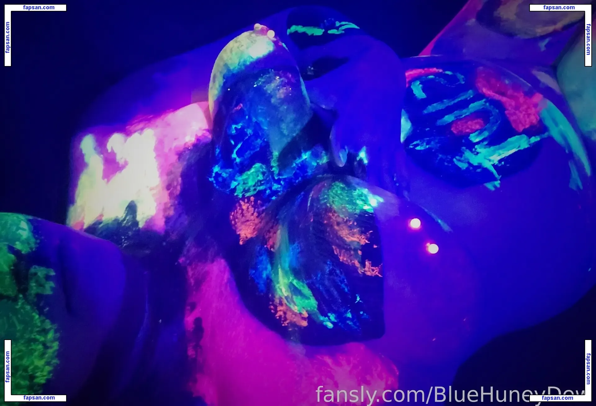 BlueHuneyDew nude photo #0028 from OnlyFans