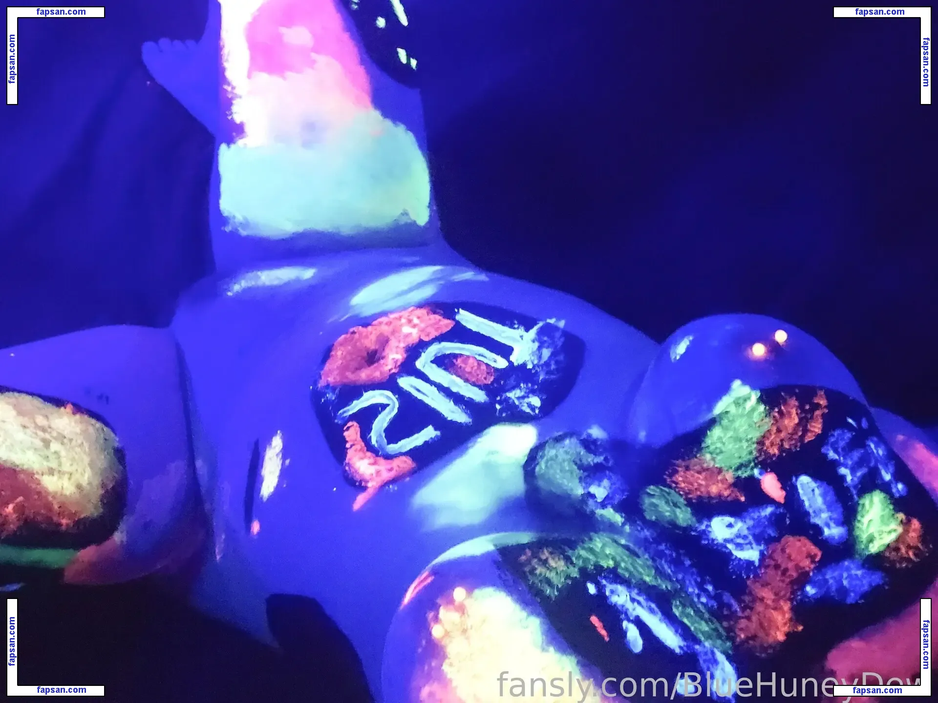 BlueHuneyDew nude photo #0029 from OnlyFans