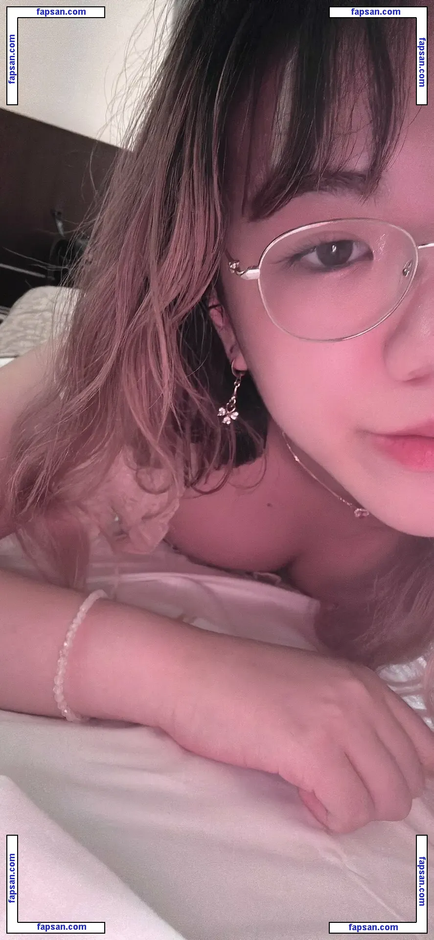 blushingsora nude photo #0019 from OnlyFans
