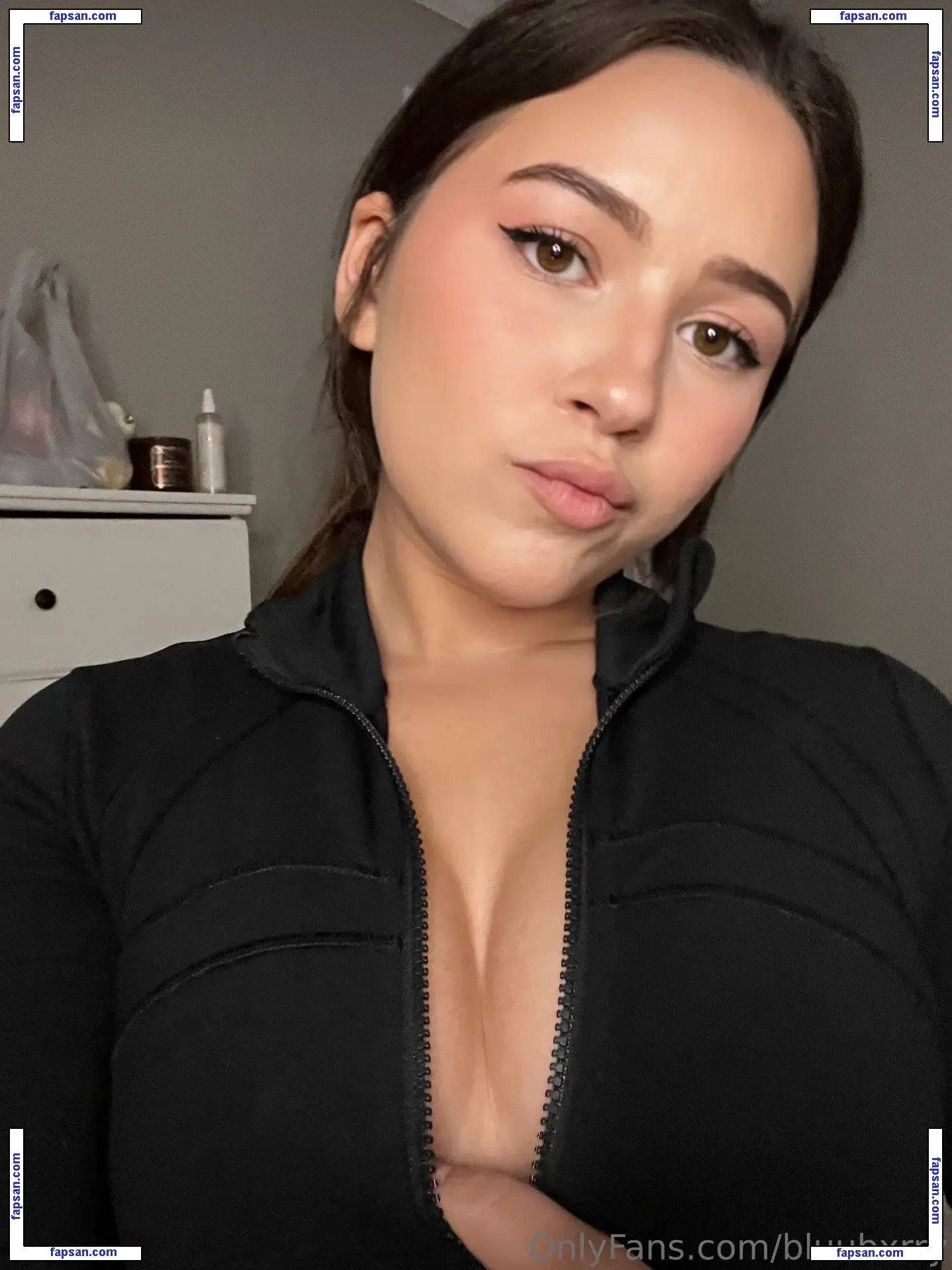 Bluubxrry nude photo #0004 from OnlyFans