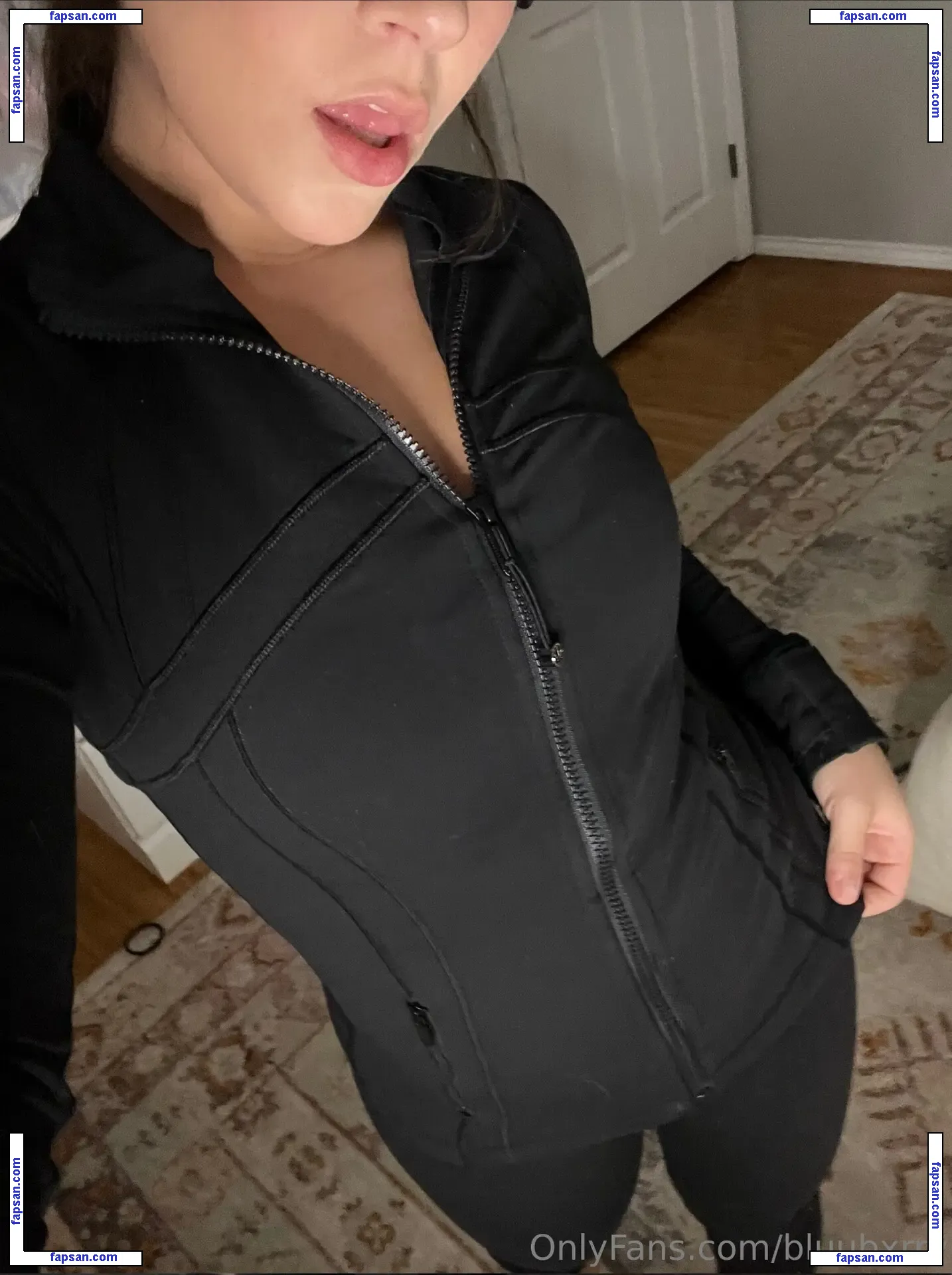 Bluubxrry nude photo #0005 from OnlyFans