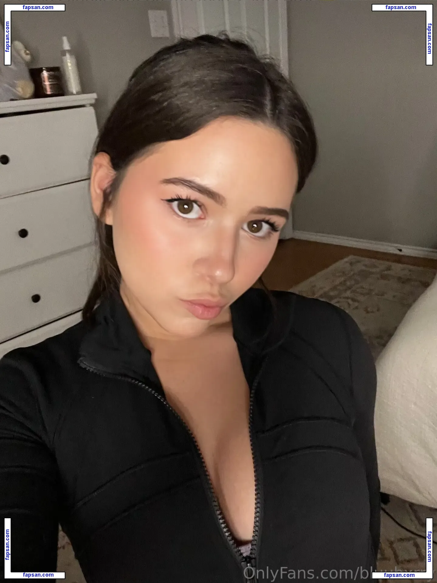 Bluubxrry nude photo #0006 from OnlyFans