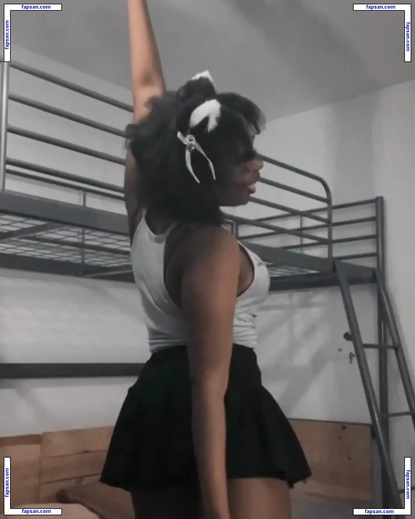 Blxssombbg голая фото #0016 с Онлифанс