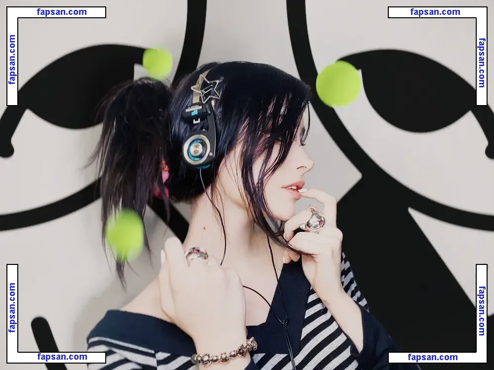 Booplesnoot nude photo #0564 from OnlyFans