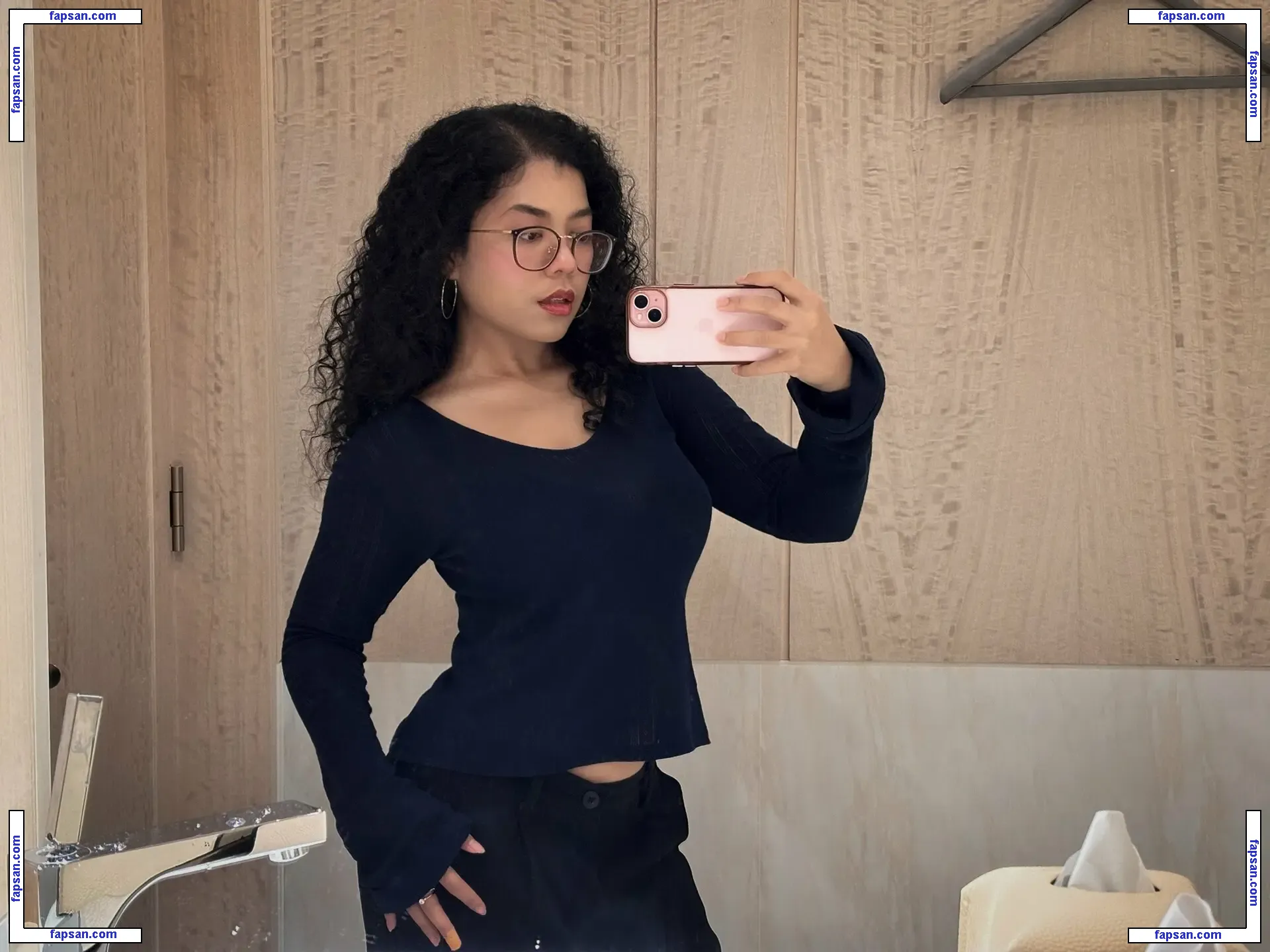 Bootlegshakira nude photo #0001 from OnlyFans