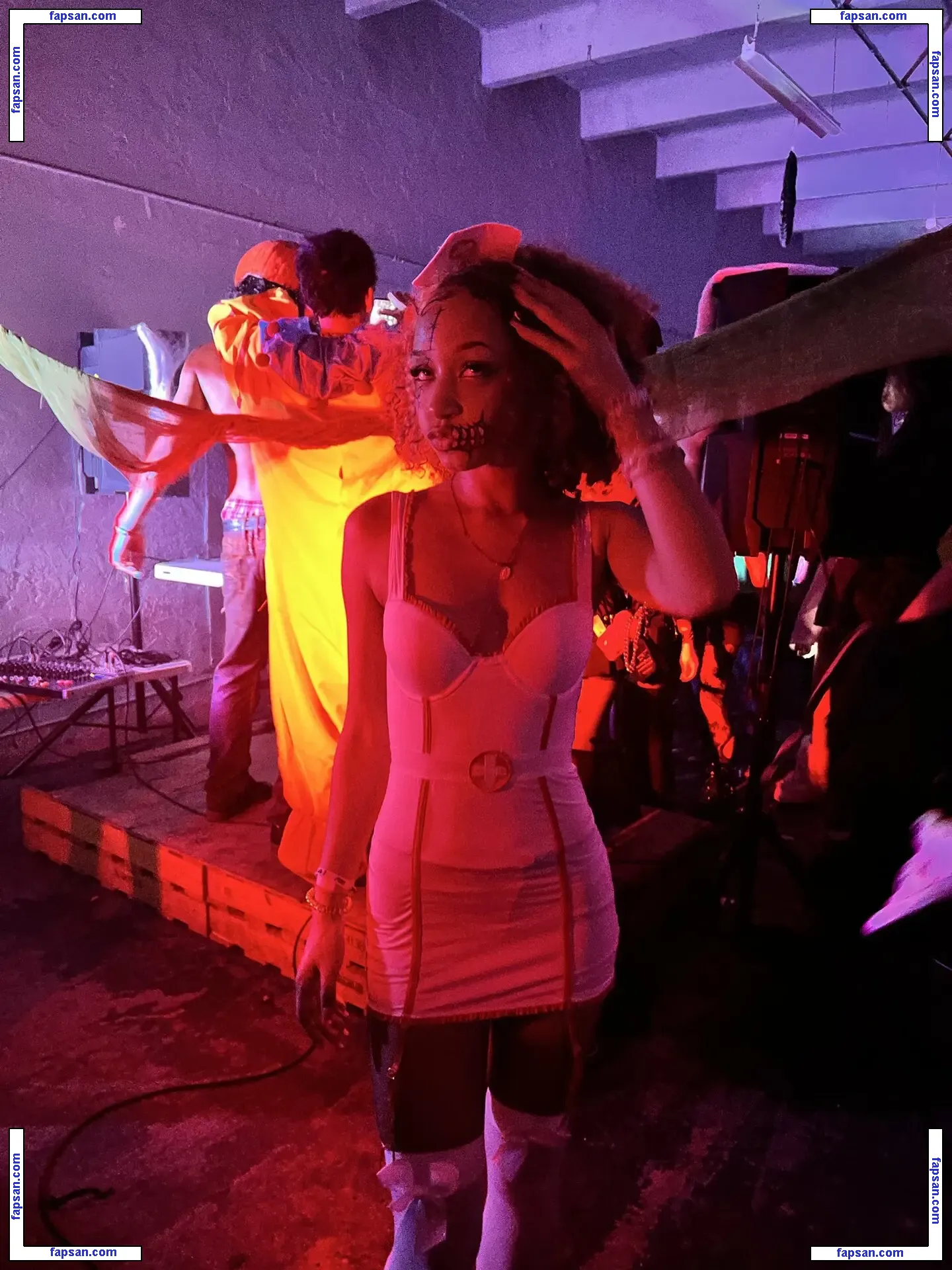 bratality голая фото #0004 с Онлифанс