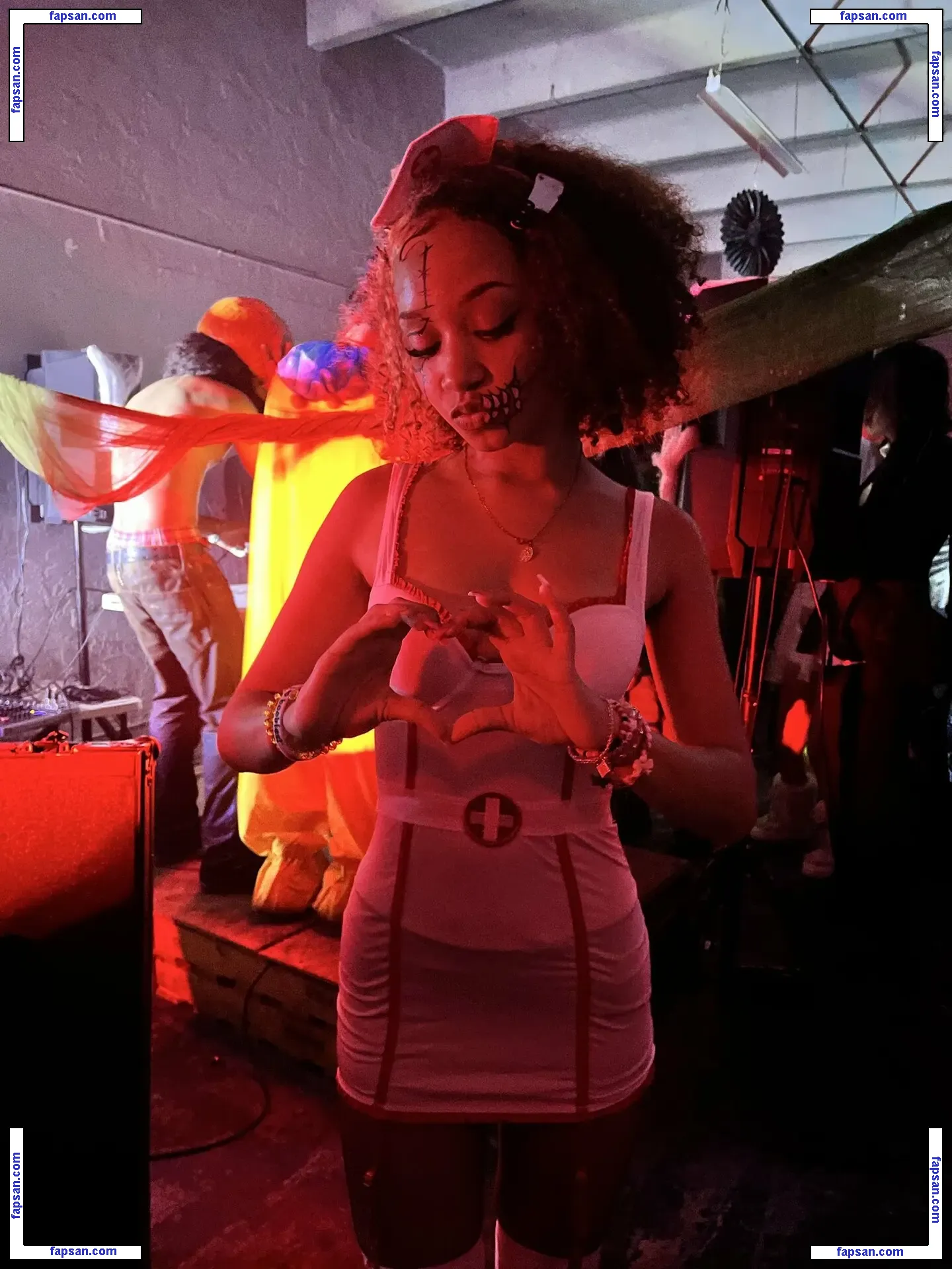 bratality голая фото #0005 с Онлифанс