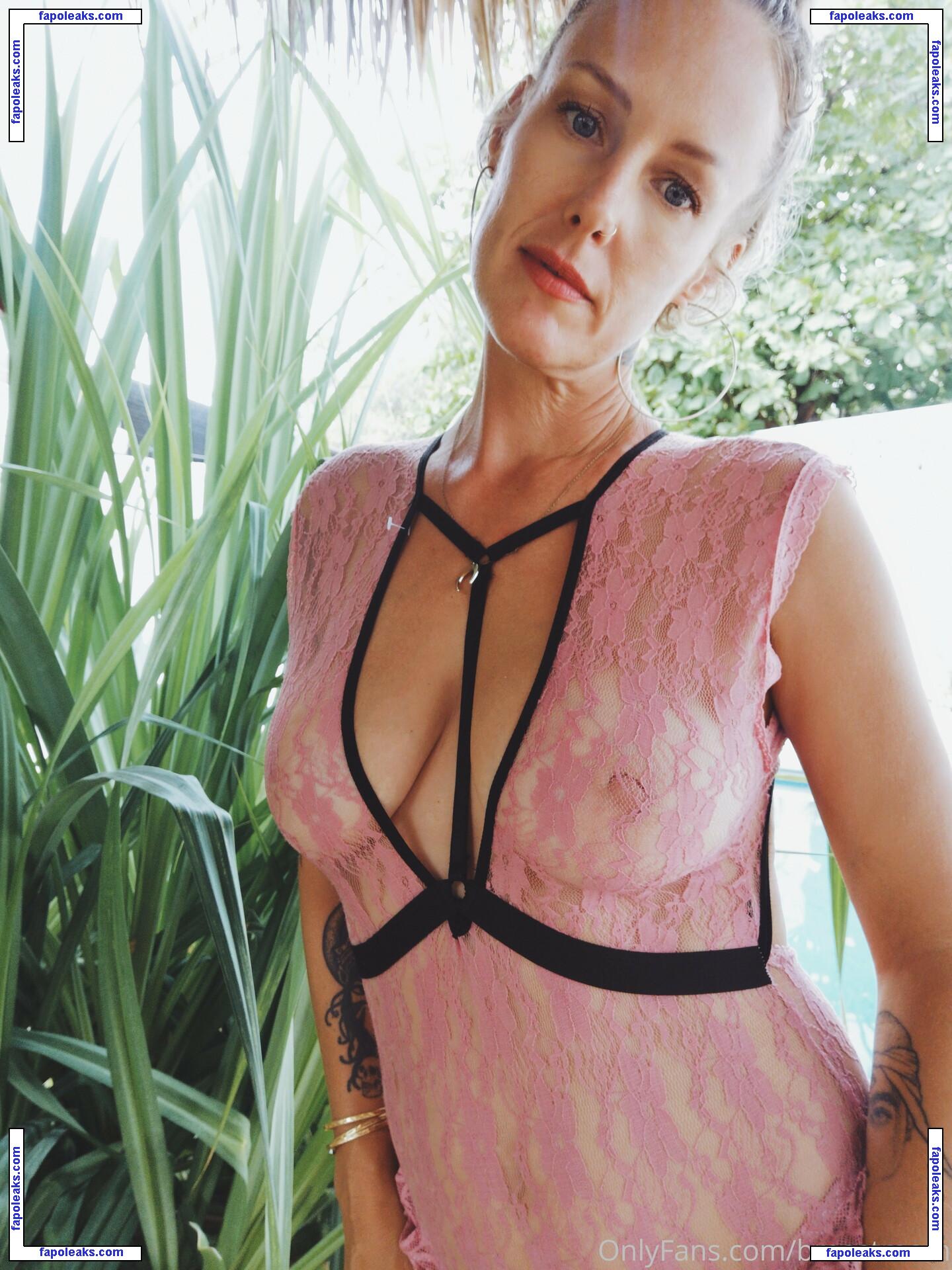 breastmom / the.breastmom nude photo #0001 from OnlyFans