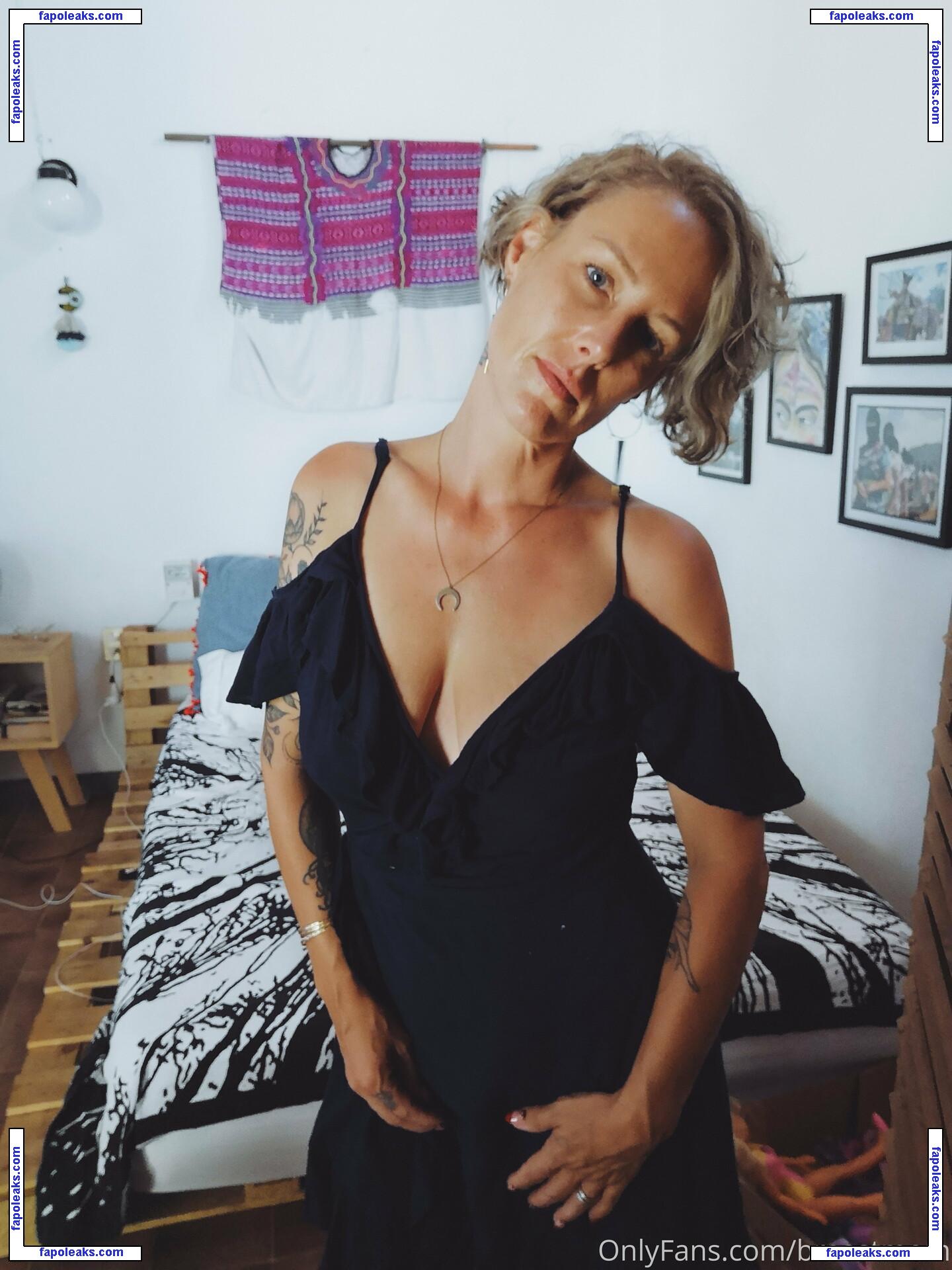 breastmom / the.breastmom nude photo #0002 from OnlyFans