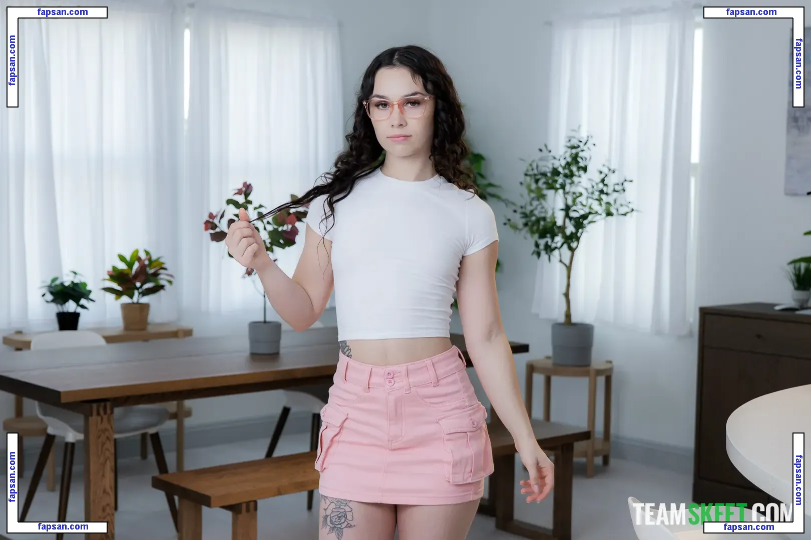 BreedingMaterial голая фото #0246 с Онлифанс