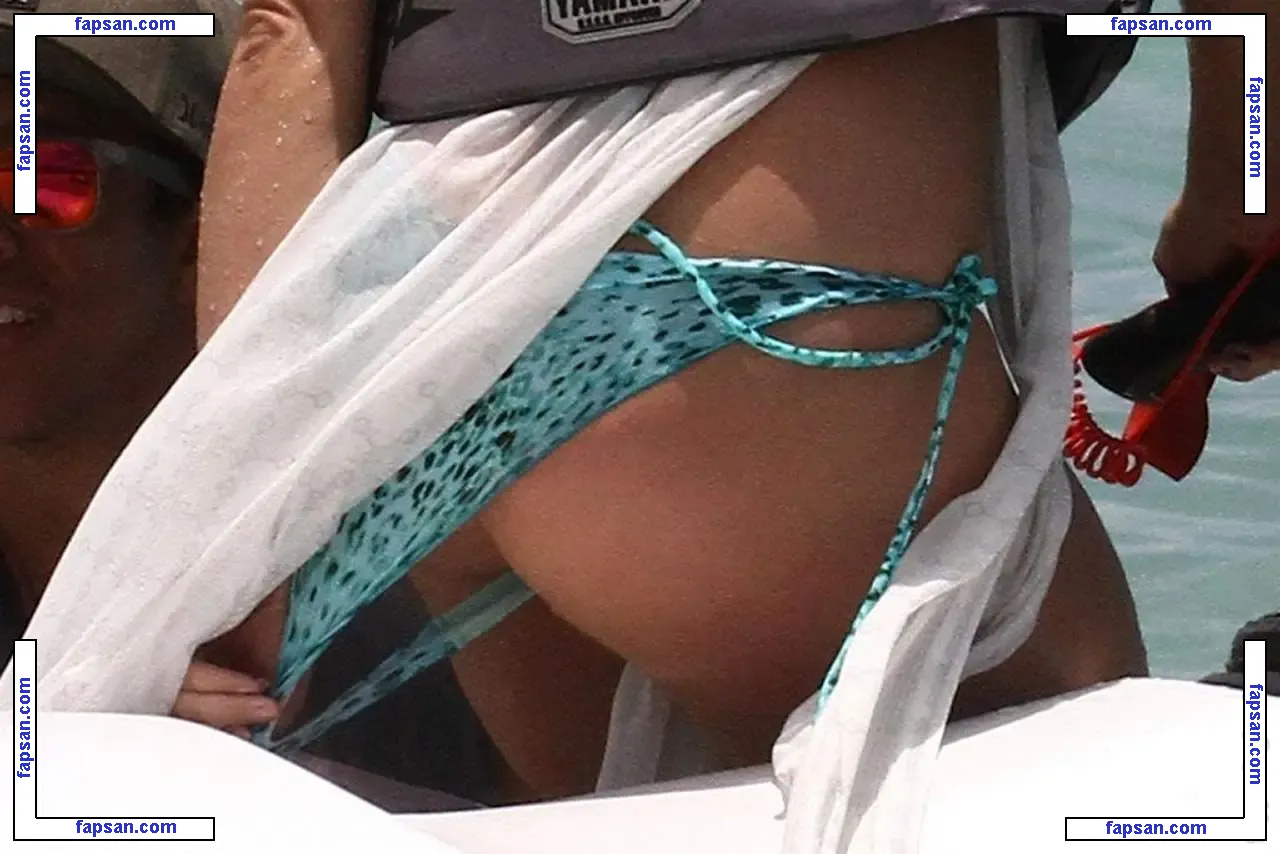 Britney Spears nude photo #3123 from OnlyFans