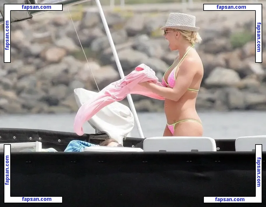 Britney Spears nude photo #5412 from OnlyFans