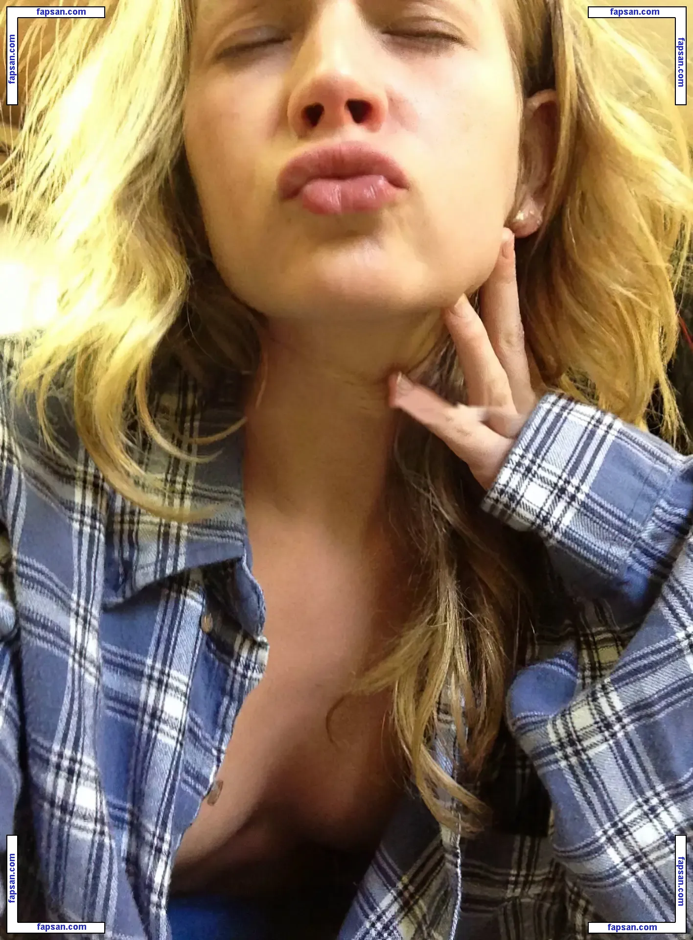 Britt Robertson nude photo #0082 from OnlyFans