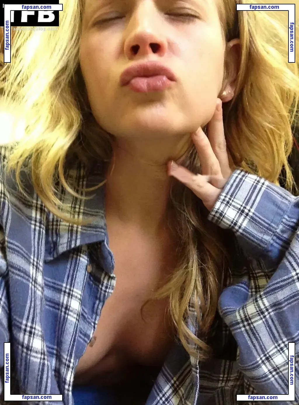 Britt Robertson nude photo #0109 from OnlyFans