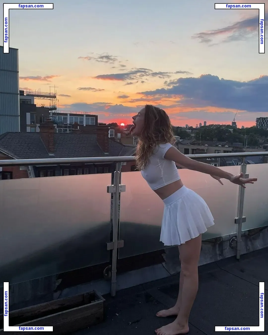 Britt Robertson nude photo #0160 from OnlyFans