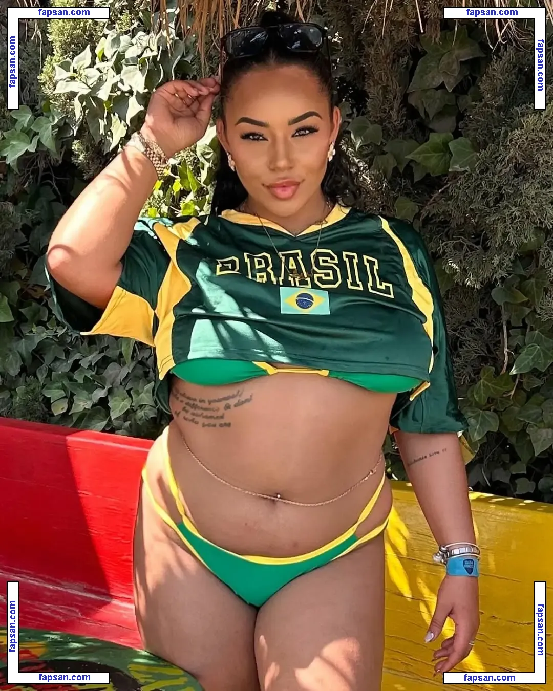 Brooke Scholefield голая фото #0006 с Онлифанс